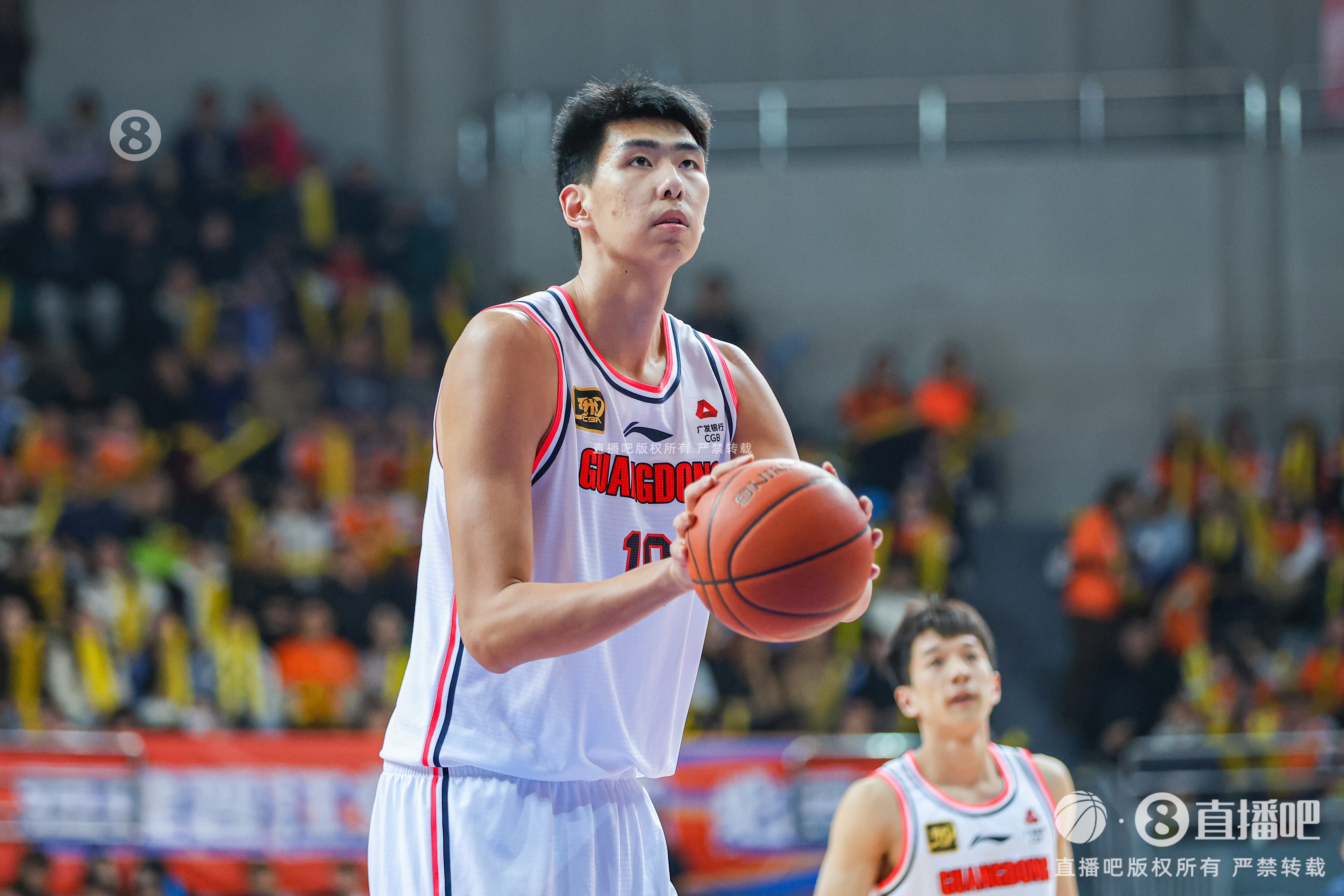 朱总心思细腻!媒体人:广东在交易中设置了徐昕的回购条款