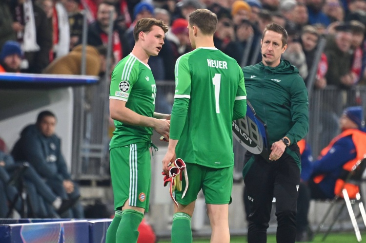 图片报:乌尔比希预计德国杯战旧主科隆首发,诺伊尔明天继续出场