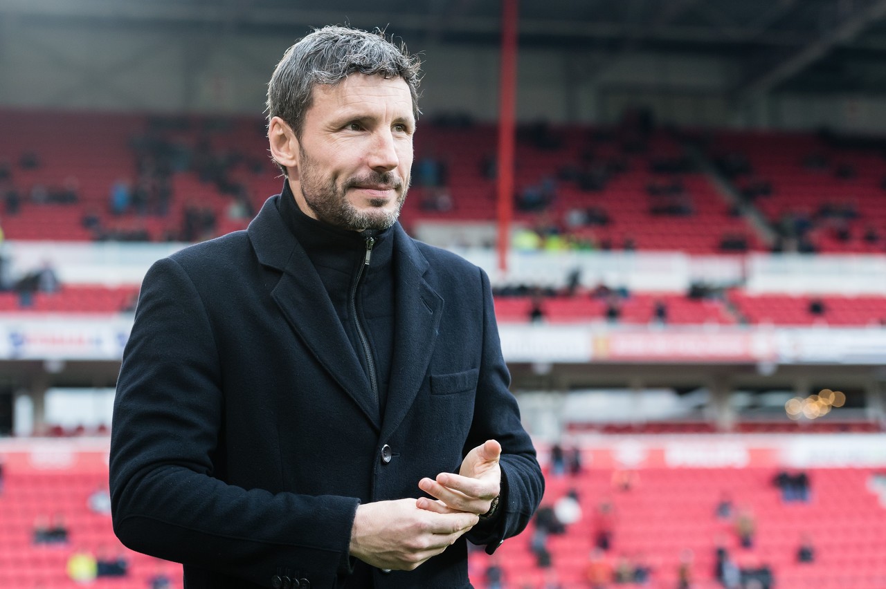 记者:范博梅尔有意执教格拉斯哥流浪者,双方今夏曾有过接洽