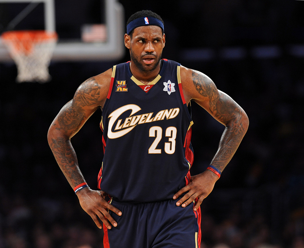 杨毅:詹姆斯决定1之前骑士对他像儿子伺候爸爸 老詹在球队横着走