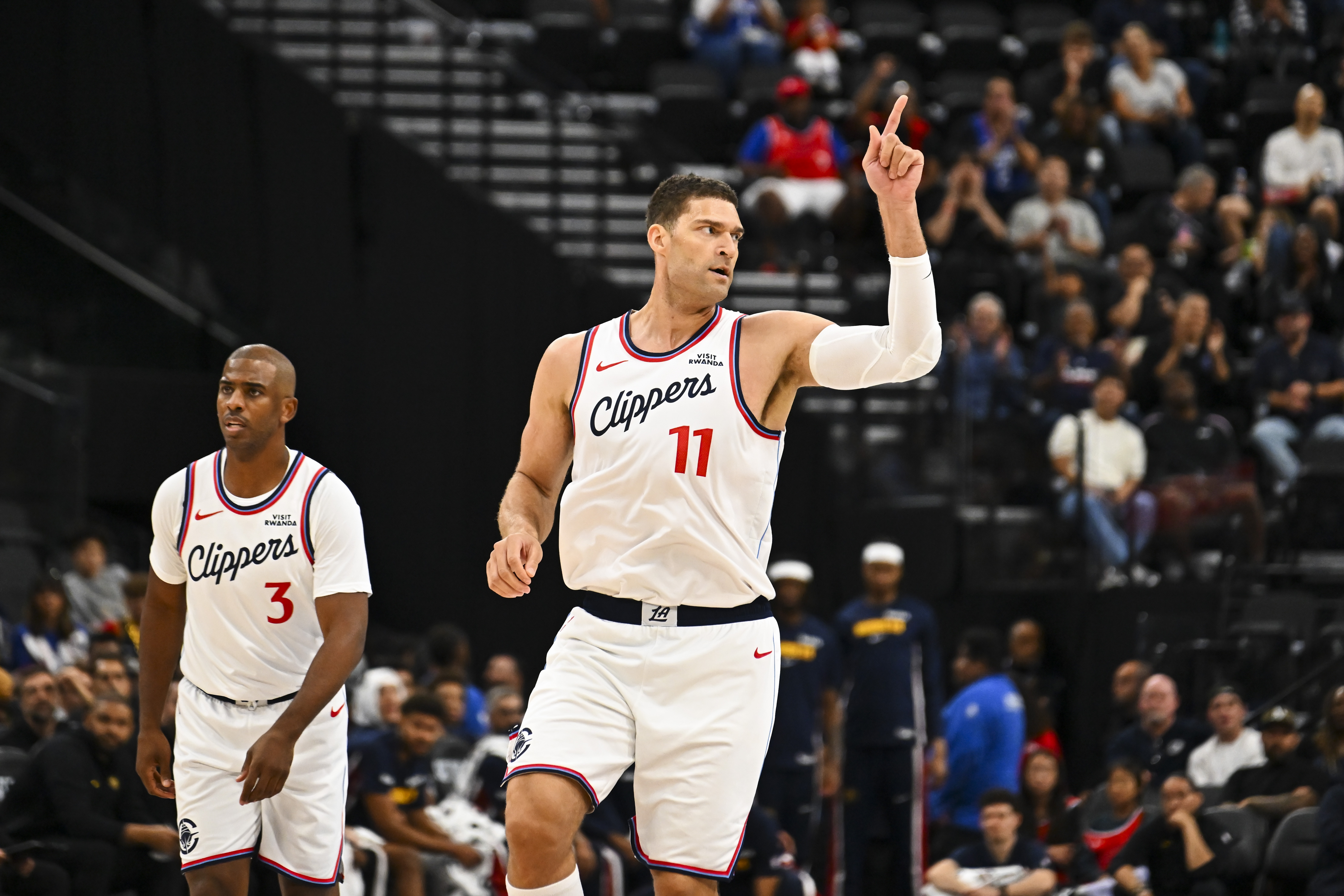 老炮真香!保罗上半场串联替补9分钟9助 全场正负值+24!